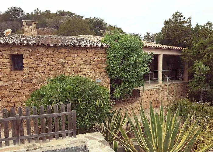 Maison Atypique Rondinara, La Combe Verte * Bonifacio (Corsica)
